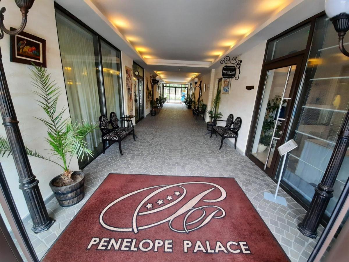 Private Apartments By The Sea With A Large Terrace In Apart Hotel! بوموري المظهر الخارجي الصورة