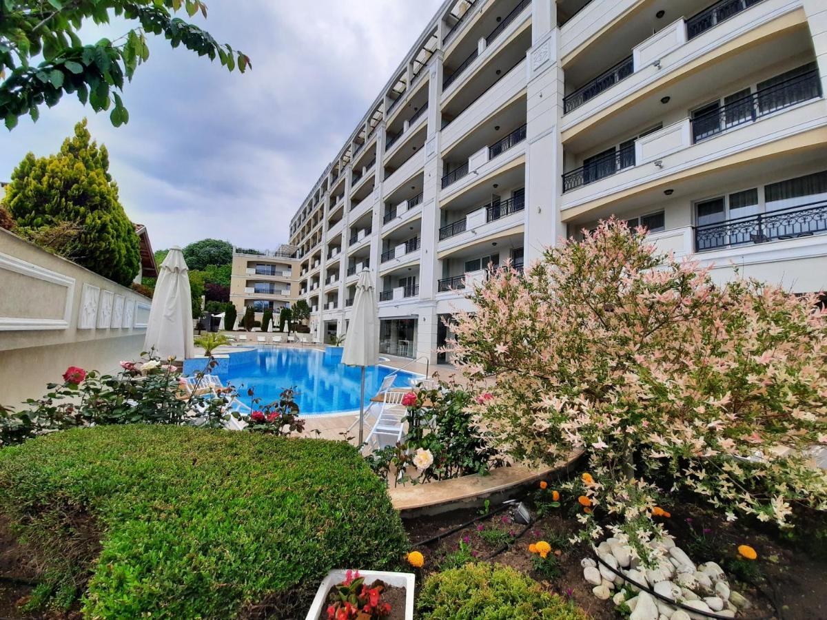 Private Apartments By The Sea With A Large Terrace In Apart Hotel! بوموري المظهر الخارجي الصورة