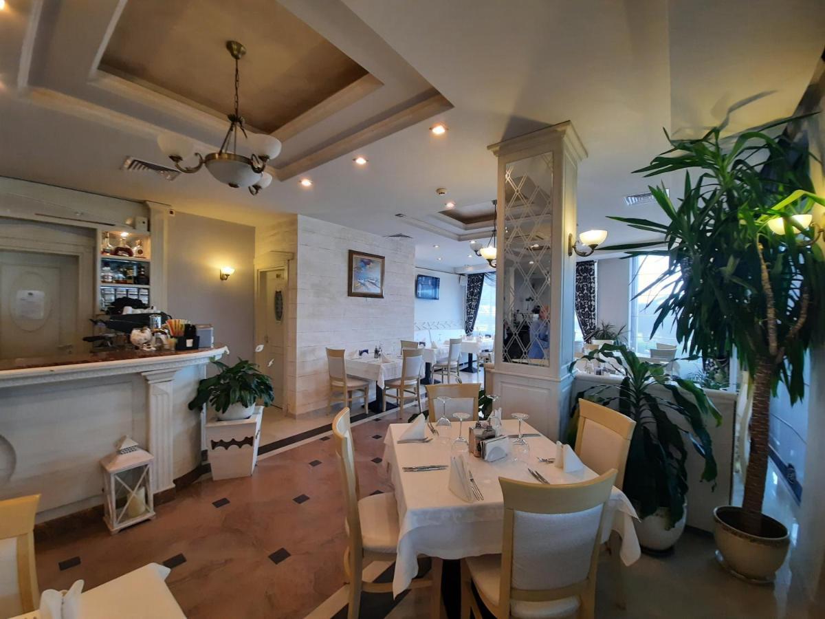 Private Apartments By The Sea With A Large Terrace In Apart Hotel! بوموري المظهر الخارجي الصورة