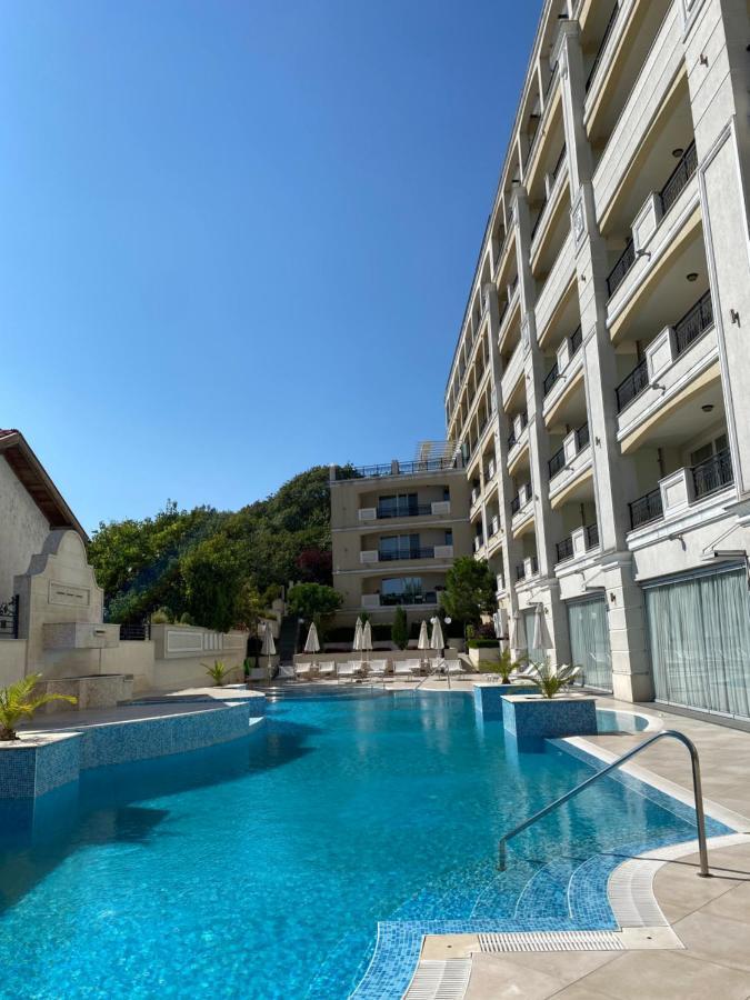 Private Apartments By The Sea With A Large Terrace In Apart Hotel! بوموري المظهر الخارجي الصورة
