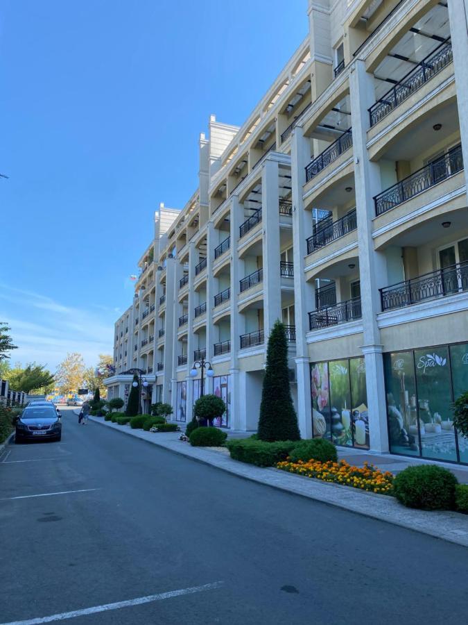 Private Apartments By The Sea With A Large Terrace In Apart Hotel! بوموري المظهر الخارجي الصورة