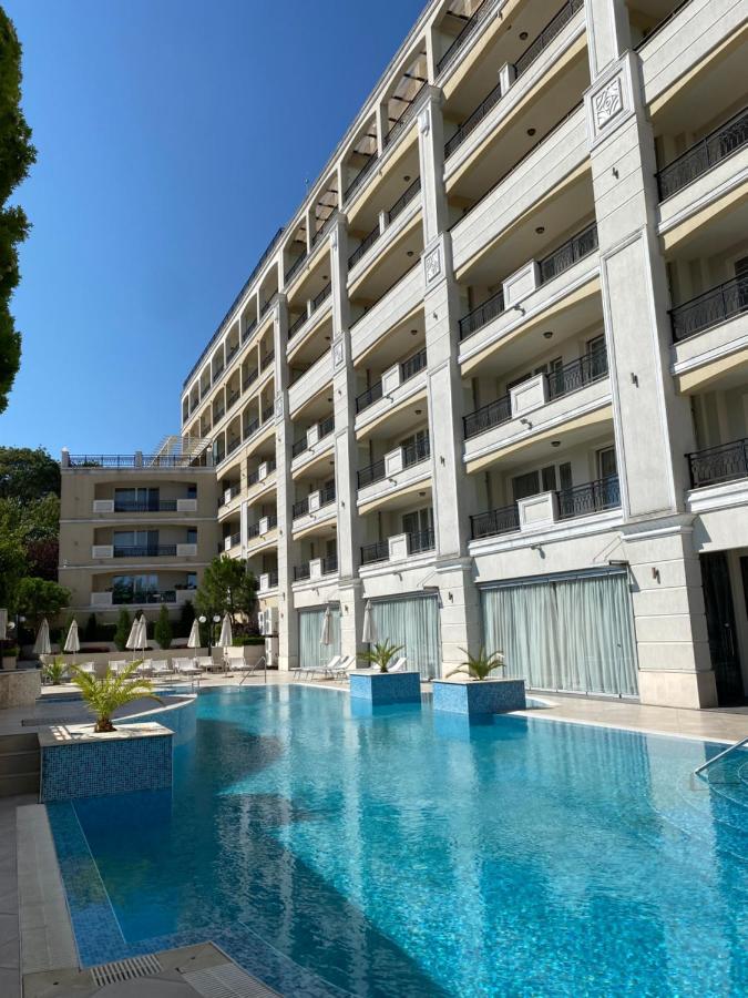 Private Apartments By The Sea With A Large Terrace In Apart Hotel! بوموري المظهر الخارجي الصورة