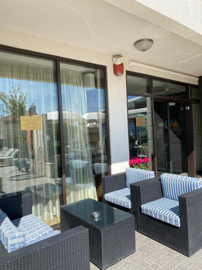 Private Apartments By The Sea With A Large Terrace In Apart Hotel! بوموري المظهر الخارجي الصورة