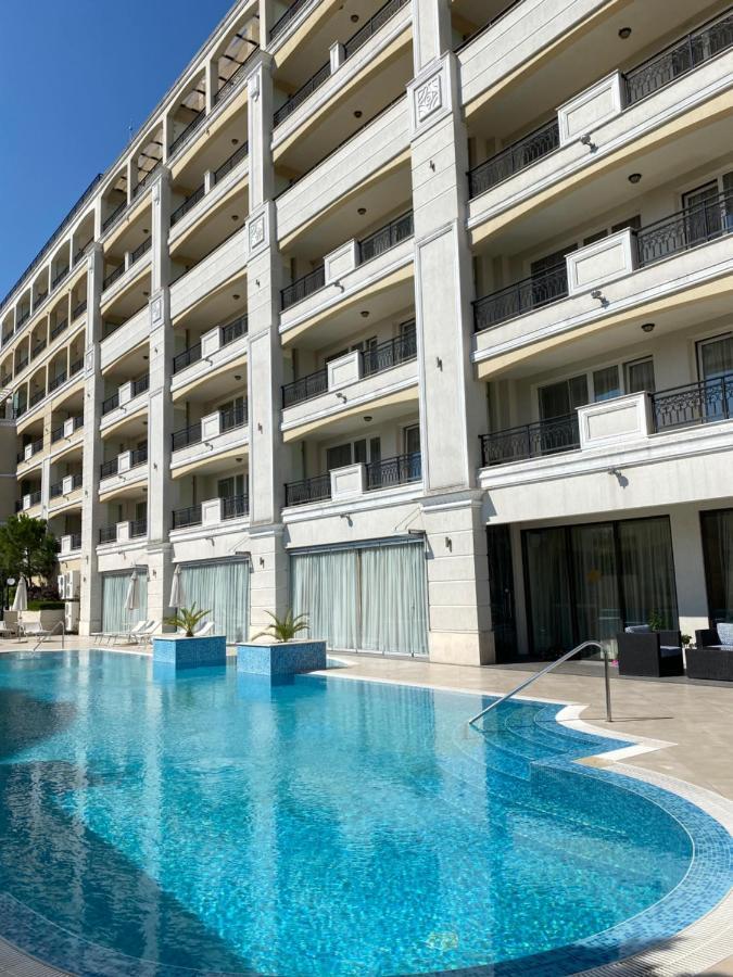 Private Apartments By The Sea With A Large Terrace In Apart Hotel! بوموري المظهر الخارجي الصورة
