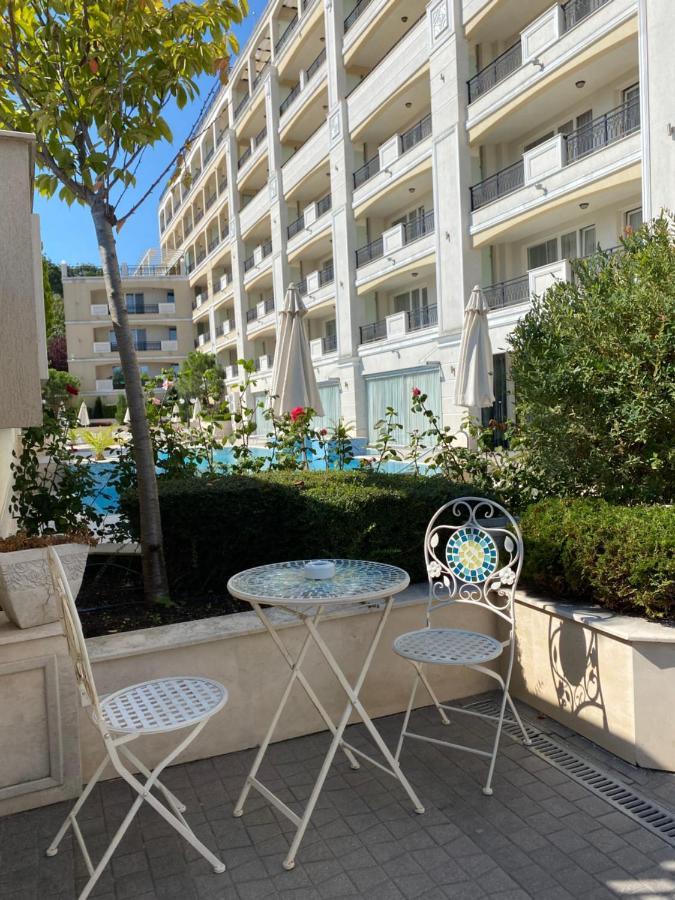 Private Apartments By The Sea With A Large Terrace In Apart Hotel! بوموري المظهر الخارجي الصورة