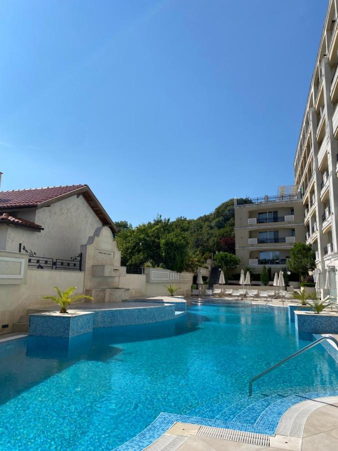 Private Apartments By The Sea With A Large Terrace In Apart Hotel! بوموري المظهر الخارجي الصورة