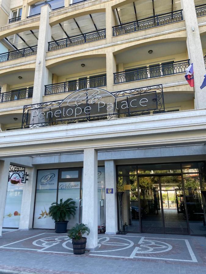 Private Apartments By The Sea With A Large Terrace In Apart Hotel! بوموري المظهر الخارجي الصورة