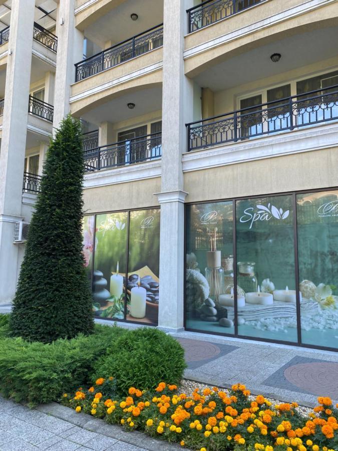 Private Apartments By The Sea With A Large Terrace In Apart Hotel! بوموري المظهر الخارجي الصورة