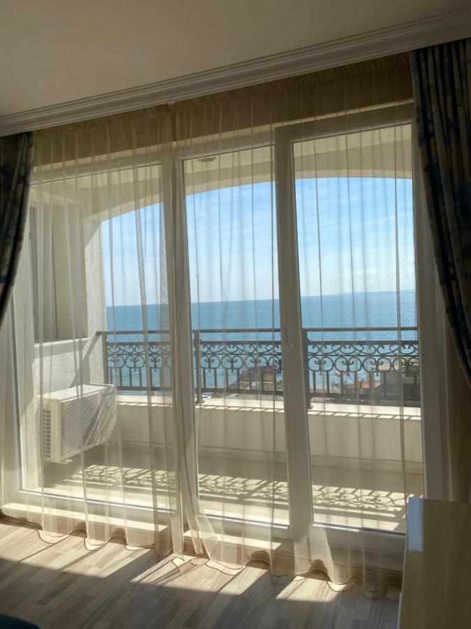 Private Apartments By The Sea With A Large Terrace In Apart Hotel! بوموري المظهر الخارجي الصورة