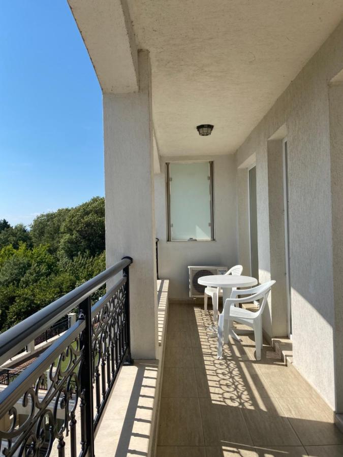 Private Apartments By The Sea With A Large Terrace In Apart Hotel! بوموري المظهر الخارجي الصورة