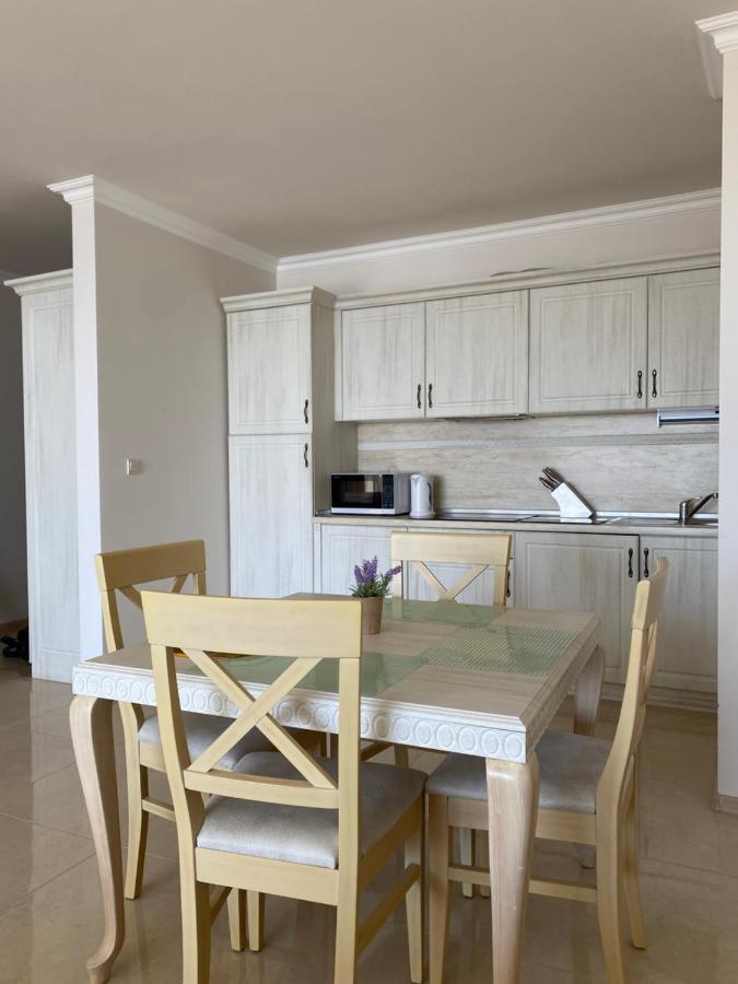 Private Apartments By The Sea With A Large Terrace In Apart Hotel! بوموري المظهر الخارجي الصورة
