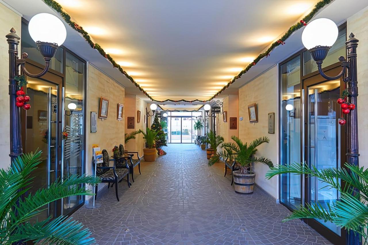 Private Apartments By The Sea With A Large Terrace In Apart Hotel! بوموري المظهر الخارجي الصورة