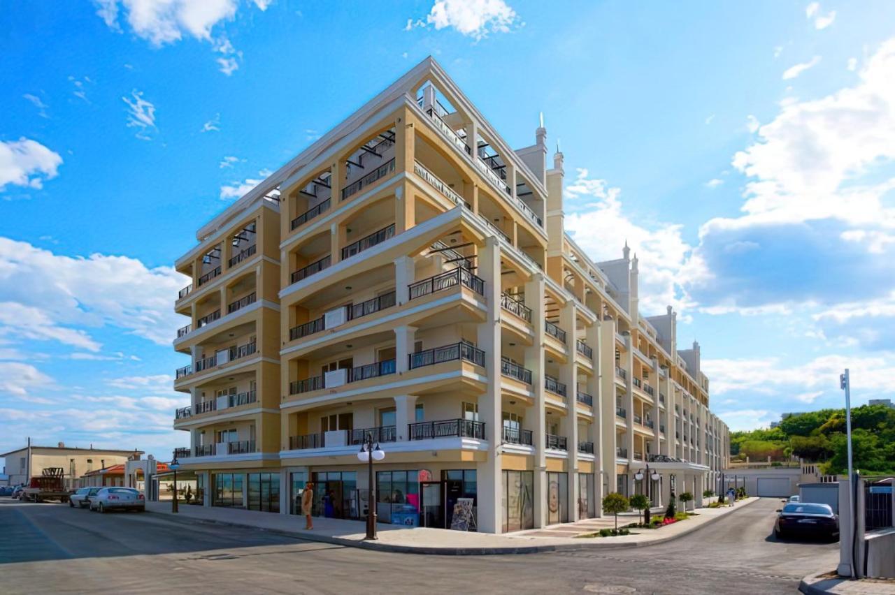 Private Apartments By The Sea With A Large Terrace In Apart Hotel! بوموري المظهر الخارجي الصورة