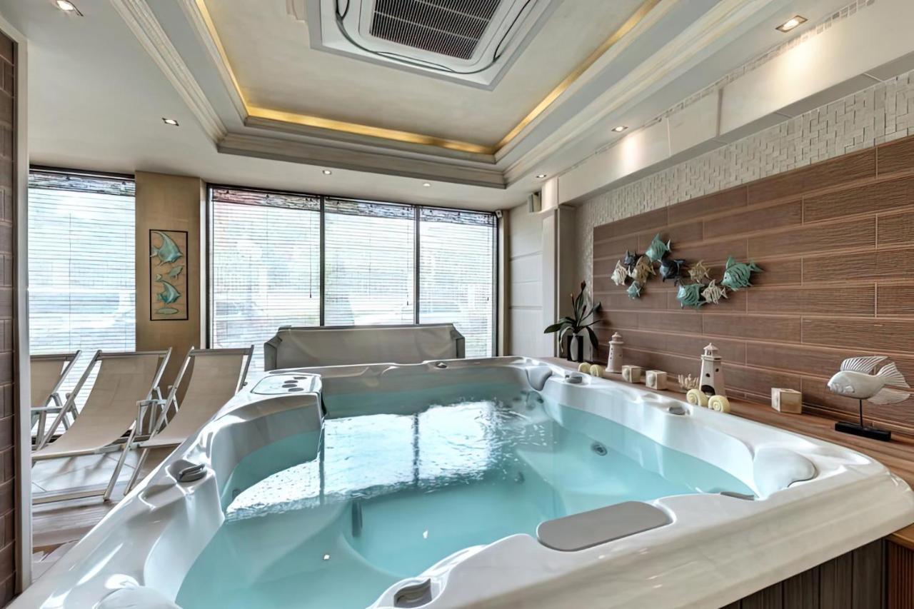 Private Apartments By The Sea With A Large Terrace In Apart Hotel! بوموري المظهر الخارجي الصورة