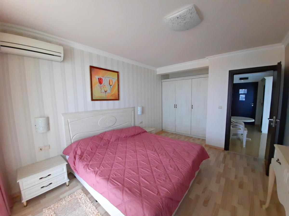 Private Apartments By The Sea With A Large Terrace In Apart Hotel! بوموري المظهر الخارجي الصورة