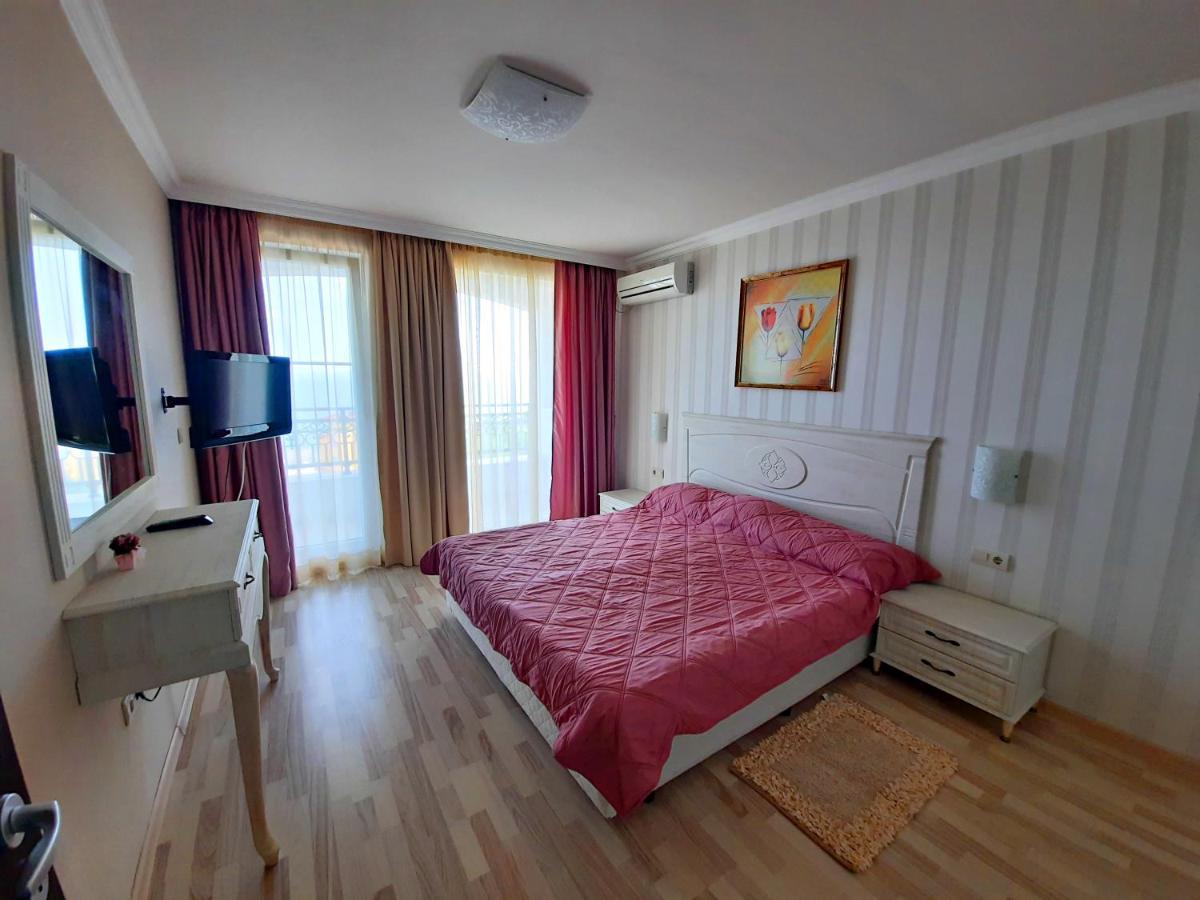 Private Apartments By The Sea With A Large Terrace In Apart Hotel! بوموري المظهر الخارجي الصورة