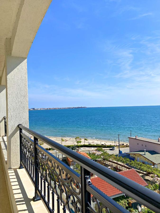 Private Apartments By The Sea With A Large Terrace In Apart Hotel! بوموري المظهر الخارجي الصورة