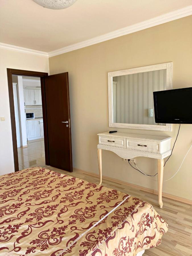 Private Apartments By The Sea With A Large Terrace In Apart Hotel! بوموري المظهر الخارجي الصورة