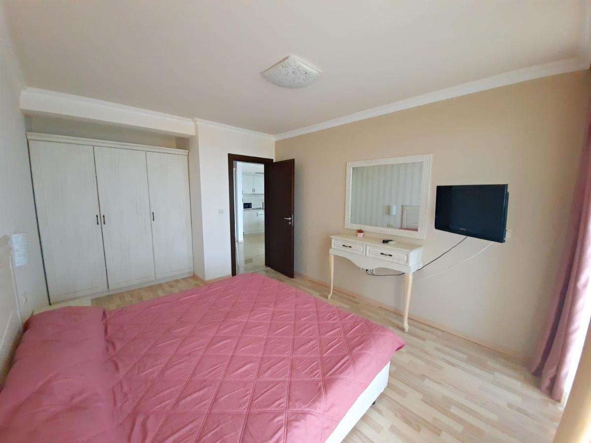 Private Apartments By The Sea With A Large Terrace In Apart Hotel! بوموري المظهر الخارجي الصورة