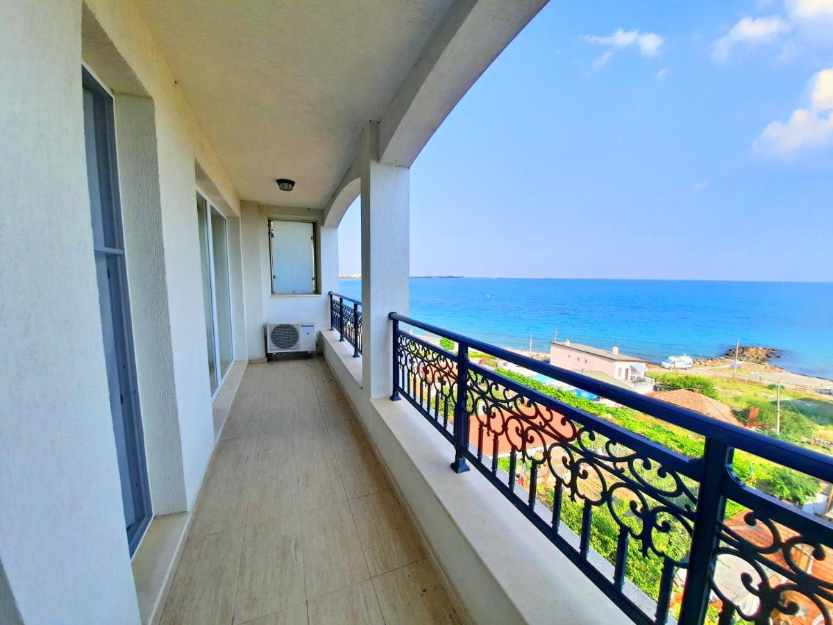 Private Apartments By The Sea With A Large Terrace In Apart Hotel! بوموري المظهر الخارجي الصورة
